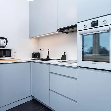 Design Studio, Inclusive, 10 Min To Old Town Apartman