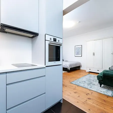 Design Studio, Inclusive, 10 Min To Old Town Apartman