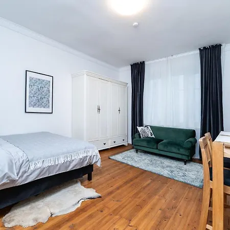 Design Studio, Inclusive, 10 Min To Old Town Apartman